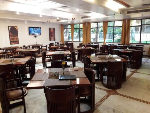 A restaurant or other place to eat at New Delhi YMCA Tourist Hostel