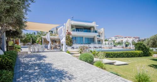 Πισίνα στο ή κοντά στο Made of Blue luxury suites collection