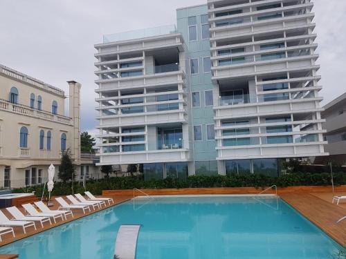 A piscina localizada em PLAYA DORADA ou nos arredores