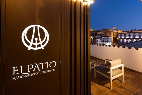 Chứng chỉ, giải thưởng, bảng hiệu hoặc các tài liệu khác trưng bày tại Apartamentos El Patio Plaza Mayor Cáceres