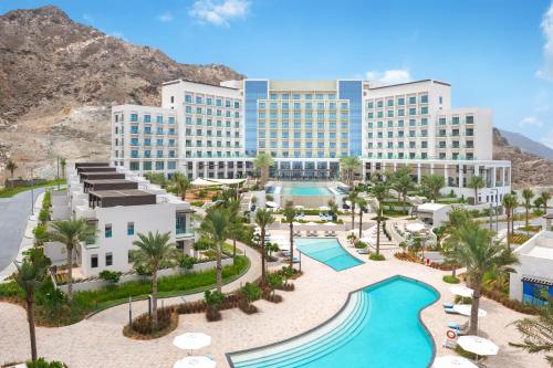 Бассейн в Address Beach Resort Fujairah или поблизости