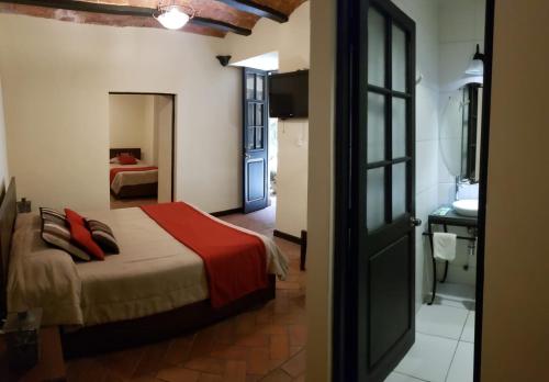 a hotel room with a bed and a bathroom at Hotel Naira in La Paz