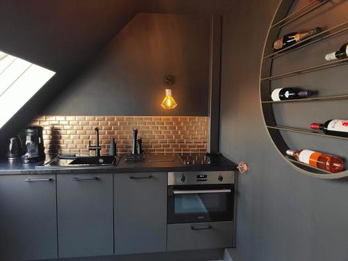 Una cocina o kitchenette en Le duplex d'Albert logement d'exception à Namur