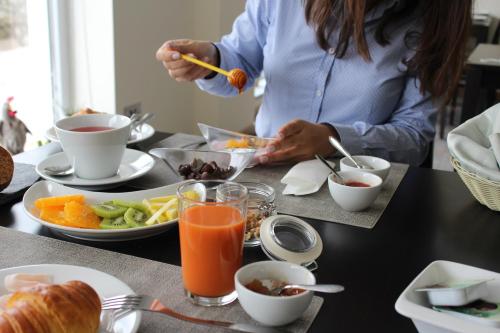 Makanan di atau di tempat lain dekat hotel