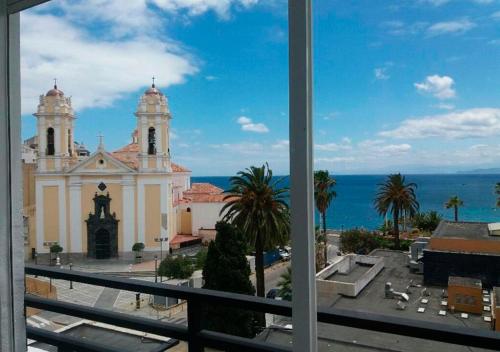 Una vista general del mar o el mar tomado desde el hotel