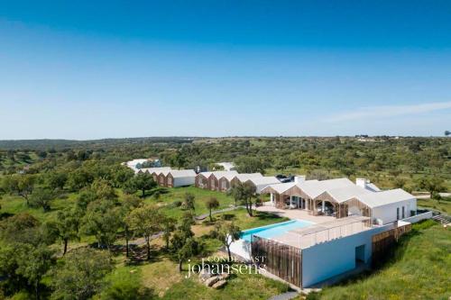 Piscina de la sau aproape de Sobreiras Alentejo Country Hotel - by Unlock Hotels