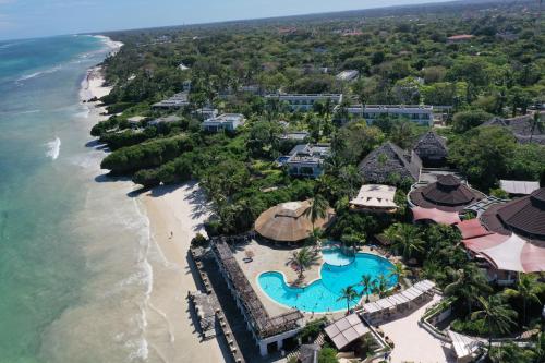 - une vue aérienne sur le complexe et la plage dans l'établissement Leopard Beach Resort and Spa, à Diani Beach