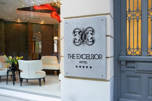 Um certificado, prémio, placa ou documento mostrado em The Excelsior - Small Luxury Hotels of the World