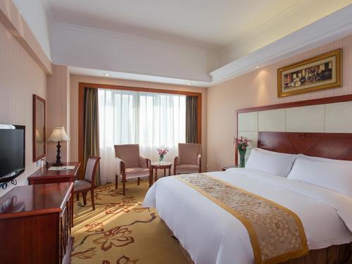 Телевизия и/или развлекателен център в Vienna Hotel Foshan Nanhai Avenue Branch