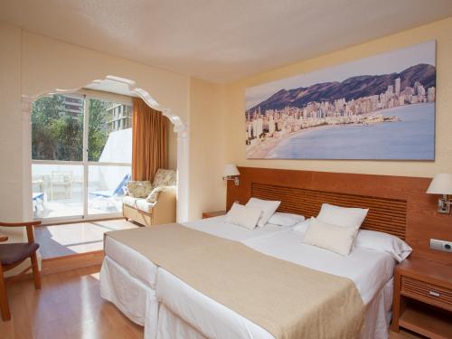 Giường trong phòng chung tại Magic Villa de Benidorm