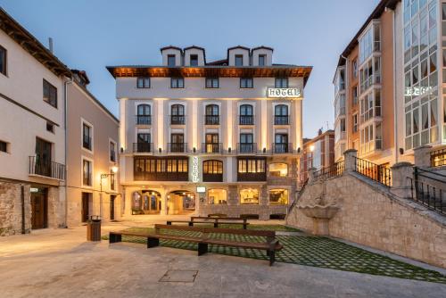 El edificio en el que está el hotel