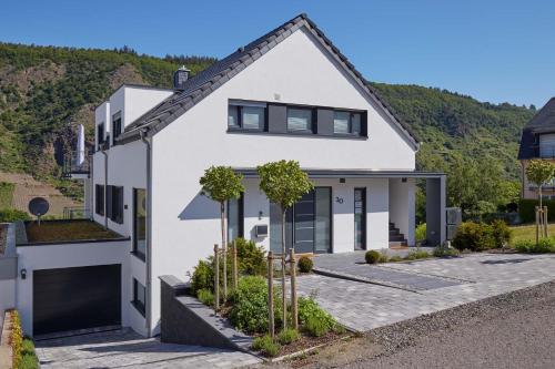 a white house with a driveway at Rooftop Moselsuite in Cochem