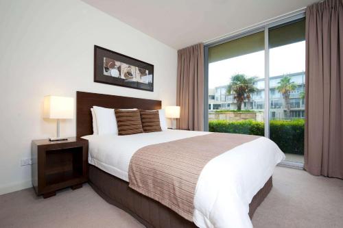 Ліжко або ліжка в номері Wyndham Resort Torquay