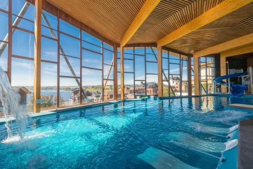 A piscina localizada em Hotel Cabaña Del Lago Puerto Varas ou nos arredores