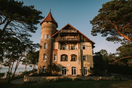 El edificio en el que está el resort