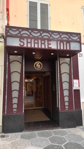 ด้านหน้าอาคารหรือทางเข้าของ Residence Share Inn