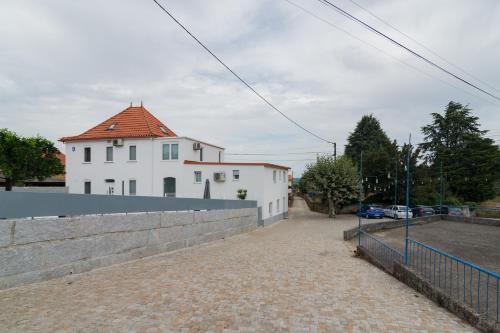 El edificio en el que está la casa vacacional