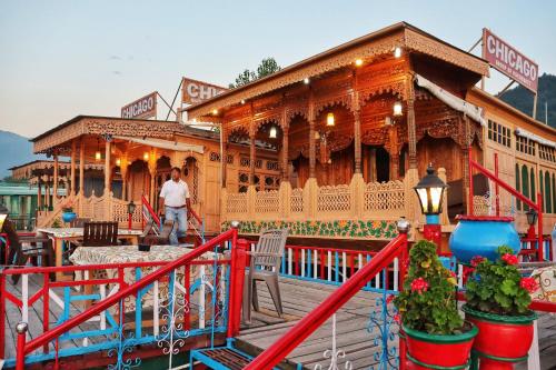 Chicago Group of Houseboats