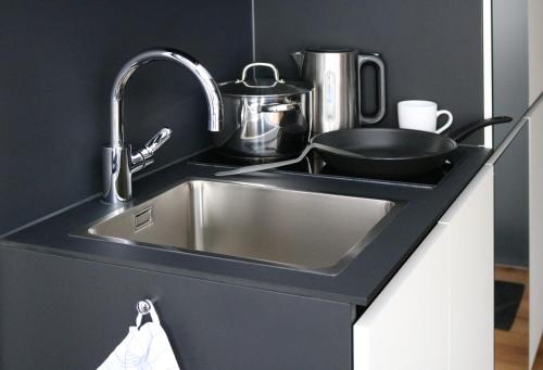 A kitchen or kitchenette at TO Hotel by WMM Hotels