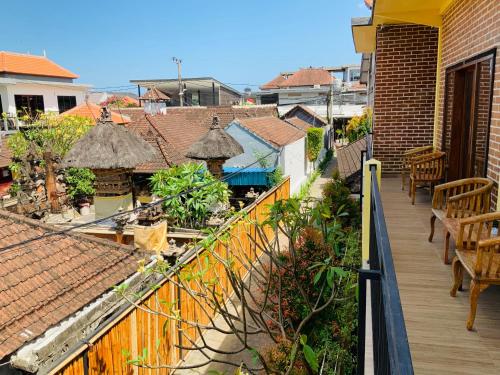 Un balcon sau o terasă la Putu Homestay