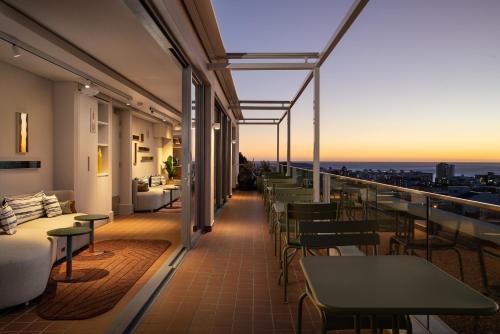 Ein Balkon oder eine Terrasse in der Unterkunft Home Suite Hotels Sea Point