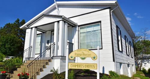 Gallery image of La Galouine Auberge in Tadoussac