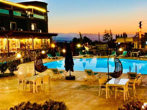 Majoituspaikassa Pamukkale Whiteheaven Suite Hotel tai sen lähellä sijaitseva uima-allas