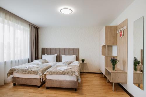 a bedroom with two beds in a room at ОРАНТА in Truskavets