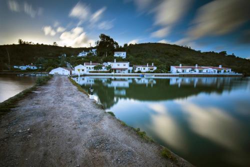 the country house 주변 자연 경관