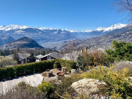 Un paisaje natural cerca del chalet de montaña