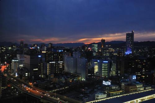 Uma visão geral de Hiroshima ou uma vista da cidade tirada do hotel