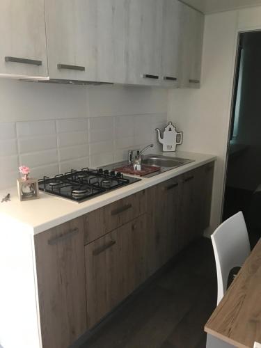 Una cocina o kitchenette en Dkamping Village - International Camping Ispra