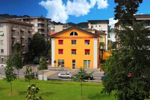 El edificio en el que está el aparthotel