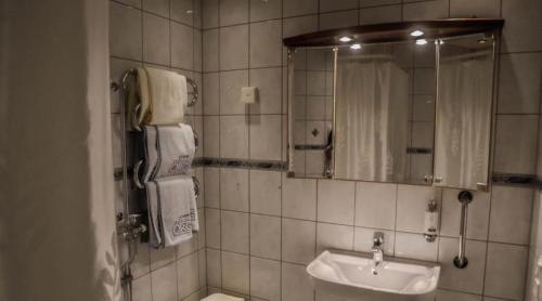 Hotel Örgryte tesisinde bir banyo