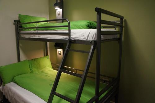 Cama ou camas em um quarto em YHA Conwy