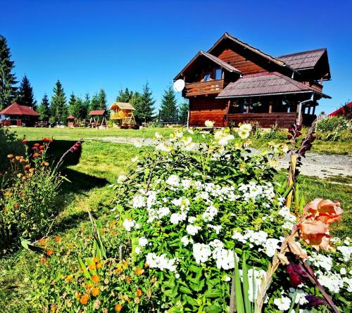 Сад в Cabanele FloriCrin - Cabana 2