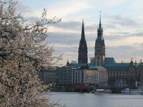 Uma visão geral de Hamburgo ou uma vista da cidade tirada da casa de hóspedes