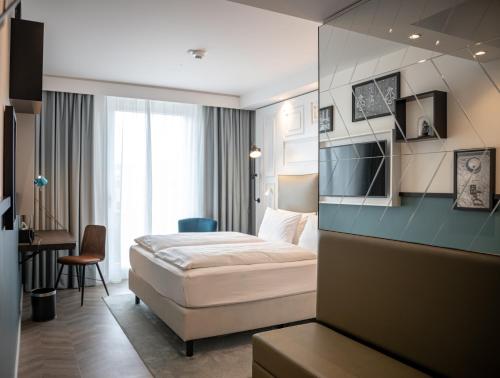 A bed or beds in a room at Hotel Indigo Dresden - Wettiner Platz, an IHG Hotel