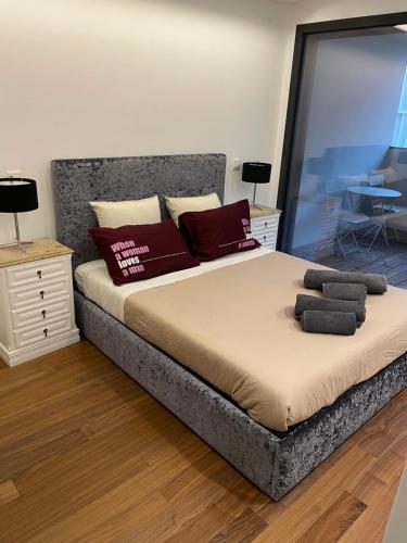 Cama ou camas em um quarto em Orpheu Deluxe Apt - Parque das Nações