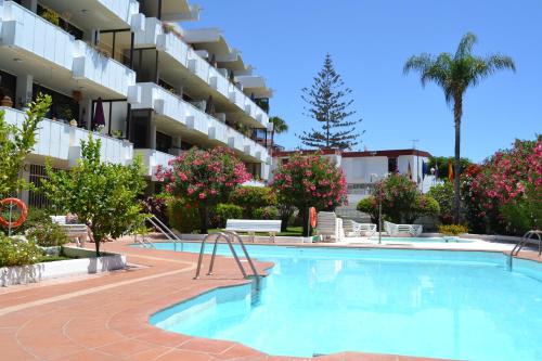 The swimming pool at or close to Apartamentos Don Quijote