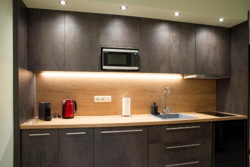 A kitchen or kitchenette at City Twins