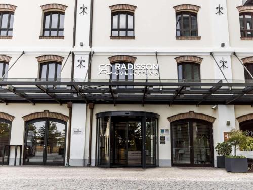 Facade o entrance ng Radisson Collection Hotel, Old Mill Belgrade