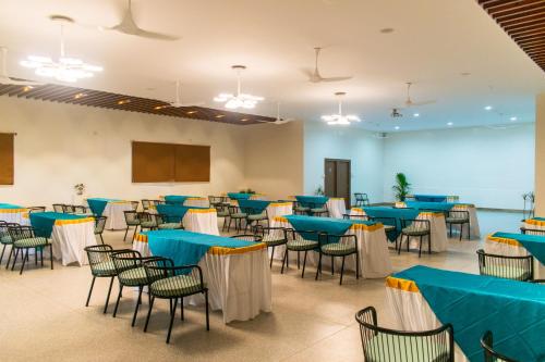 מסעדה או מקום אחר לאכול בו ב-Lords Eco Inn Belagavi