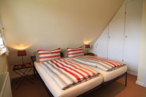 A bed or beds in a room at Weitblick