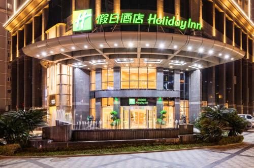 Pročelje oz. vhod v nastanitev Holiday Inn Chongqing Guanyinqiao, an IHG Hotel