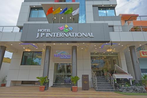 Mặt tiền/cổng chính của Hotel JP International