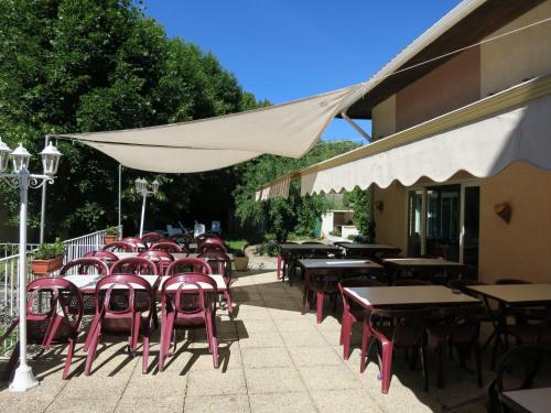 Un restaurante u otro lugar para comer en Le Pidanoux