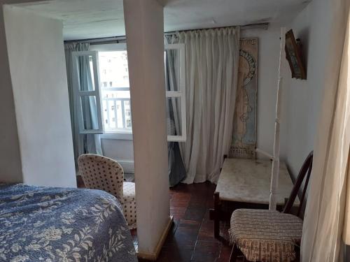 Llit o llits en una habitació de Apartamentos Copacabana ampla vista mar