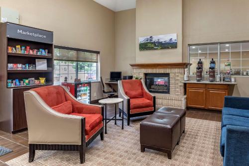 Comfort Suites Fort Collins Near University休息區