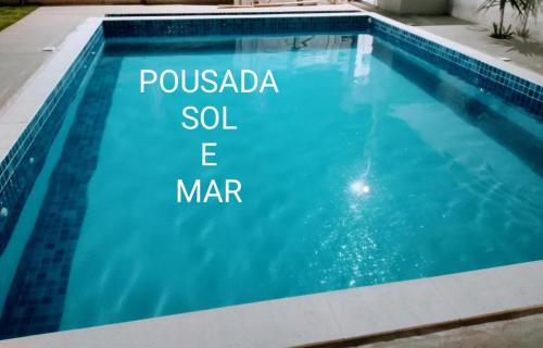 Kolam renang di atau dekat dengan Pousada Sol e Mar Cabo Frio